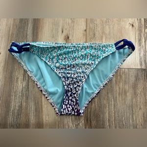 Athleta ombré bikini bottoms, size medium. EUC!!!